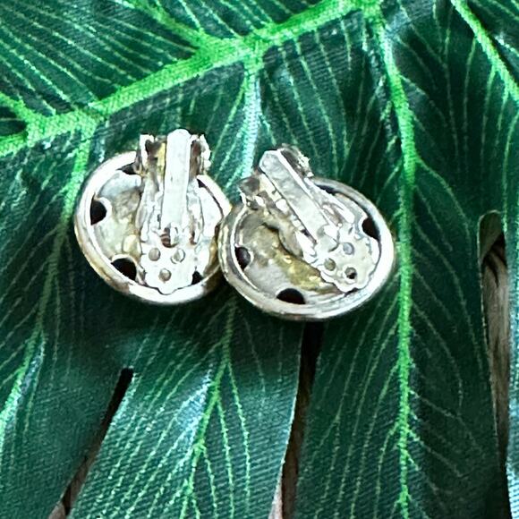 BOGO FREE LIGHTWEIGHT GOLD CLIP ON EARRINGS - Picture 4 of 4